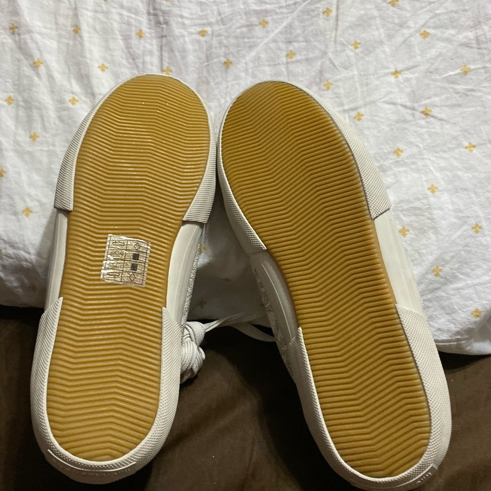 Shoe - Picture 4 of 4